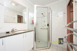 Bathroom (2014-10-08)