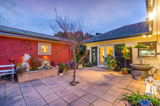 Courtyard (2015-07-15)