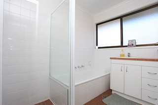 Bathroom (2012-06-12)