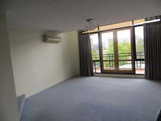 Living area (2013-04-04)
