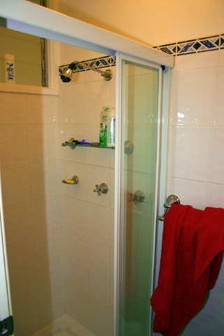 Shower room (2004-11-24)