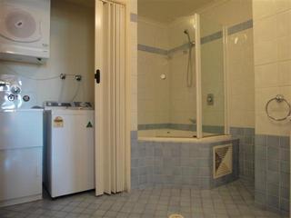 Bathroom (2011-12-12)