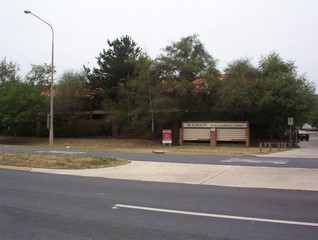 Front of complex (2008-11-20)