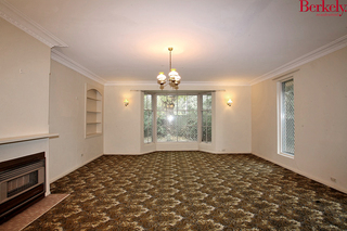 Living Room (2011-04-29)