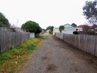 rear lane (2007-06-20)