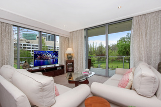 Lounge Room (2016-10-11)