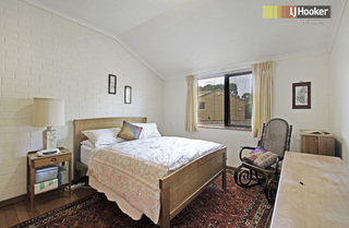 Bedroom 2 (2011-05-12)
