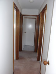 Hallway to bed 2 & 3 (2009-08-18)