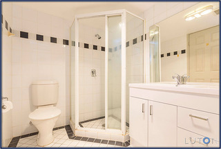 Bathroom (2014-11-25)