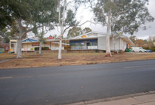 shops opposite (2008-06-09)