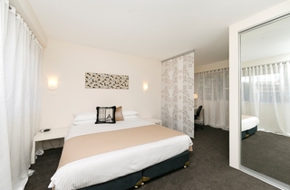 1 Bedroom - McMillan Gardens, Griffith (2014-01-03)