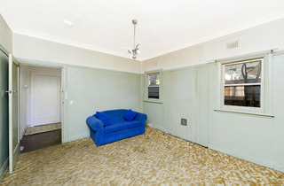Lounge Room (2014-04-16)