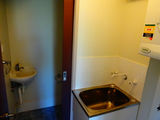 Seperate toilet and Laundry (2013-09-02)
