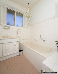 Main bathroom (2009-04-16)