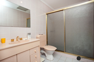 Bathroom (2011-01-12)