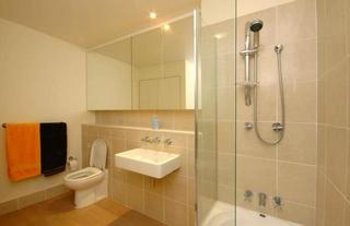 Bathroom (2010-07-26)