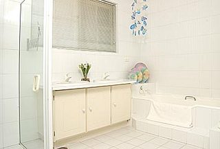 Bathroom (2005-02-03)