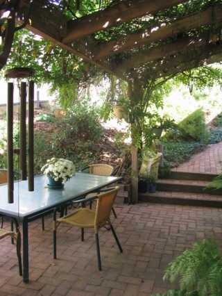 Entertaining area (2004-04-20)