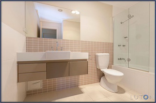 Main bathroom (2013-10-08)