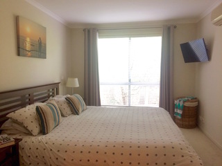 Bedroom 1 (2016-10-22)