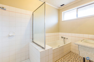 Bathroom (2015-08-25)