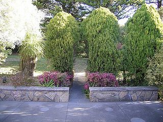 Rear courtyard (2005-06-08)