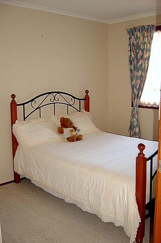Bed 2 (2004-10-15)