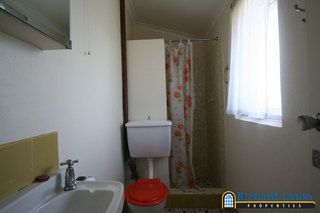 Bathroom 3 (2006-03-15)