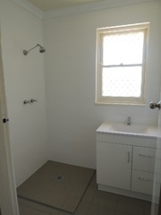 Bathroom (2017-05-18)