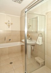 Bathroom (2012-04-26)