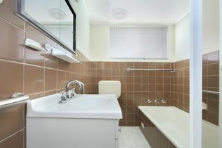 3/19 Campbell Street Wollongong -Bathroom (2015-02-04)