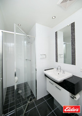 Bathroom (2013-04-30)