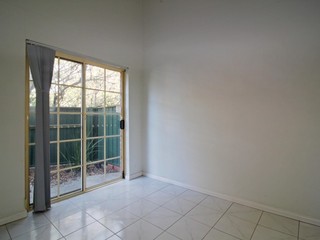 5/7 Wiseman Avenue North Wollongong - Dining (2018-02-19)