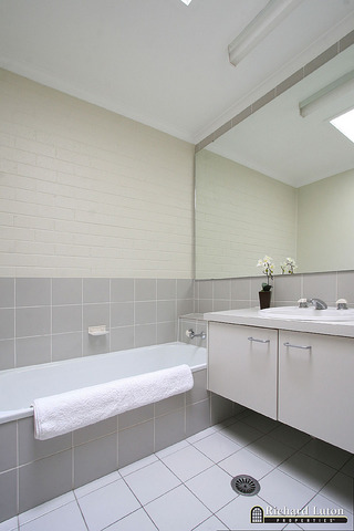 Bathroom (2007-03-08)