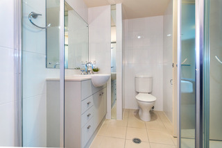 Bed 1 Ensuite (2015-10-26)