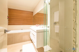 Bathroom (2015-07-27)