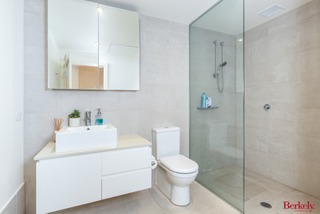Bathroom (2014-04-23)