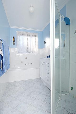 Bathroom (2005-06-24)