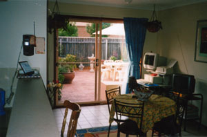 Dining (2001-11-02)