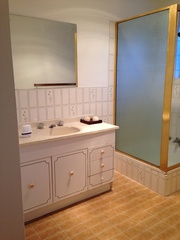 Bathroom (2015-06-10)
