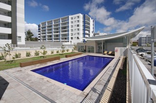 Swimming Pool (2011-06-22)