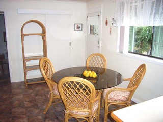 Dining (2006-06-10)