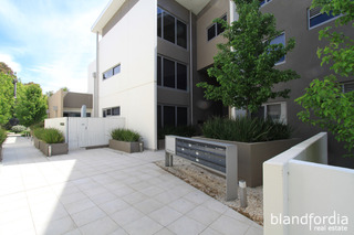 Entrance (2012-10-18)