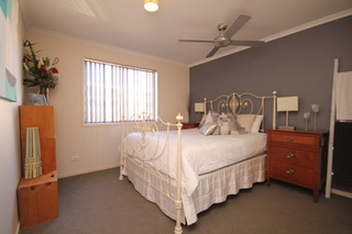 Bedroom (2011-08-02)