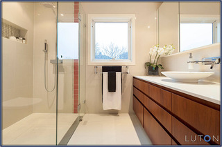 Upstairs Bathroom (2013-08-07)