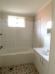 Bathroom (2014-09-09)