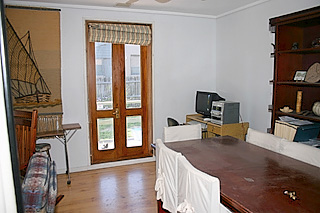 Dining (2004-11-24)