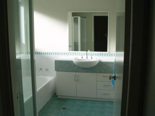 Bathroom (2006-03-04)