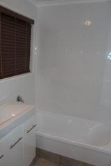 Bathroom (2011-06-28)