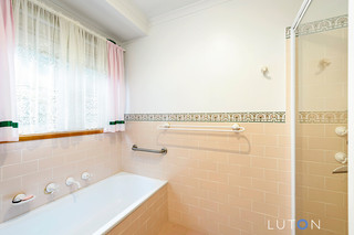 Main Bathroom (2017-06-28)